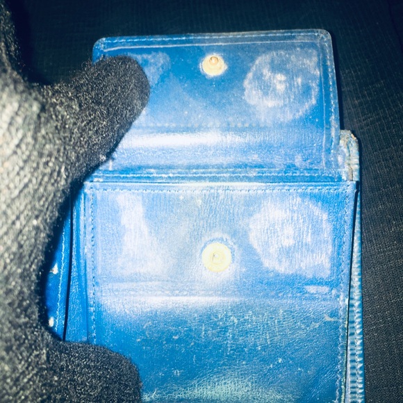 Louis Vuitton Epi Bi-Fold Wallet - Picture 8 of 8